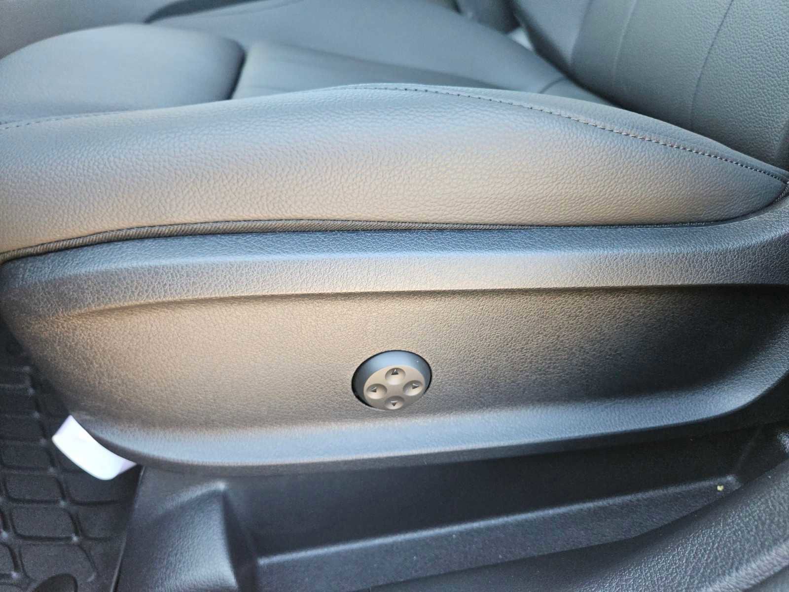 New 2026 Mercedes-Benz GLB 250 image 21