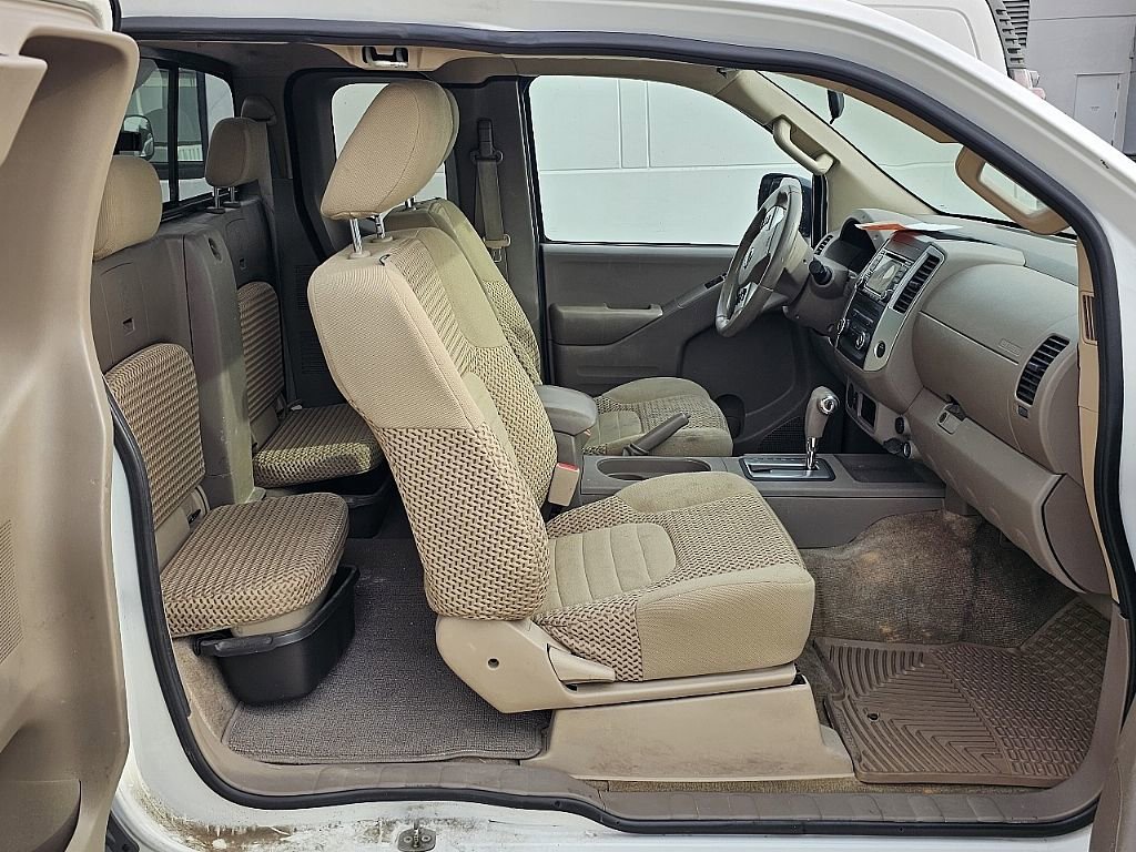 Used 2016 Nissan Frontier SV image 8