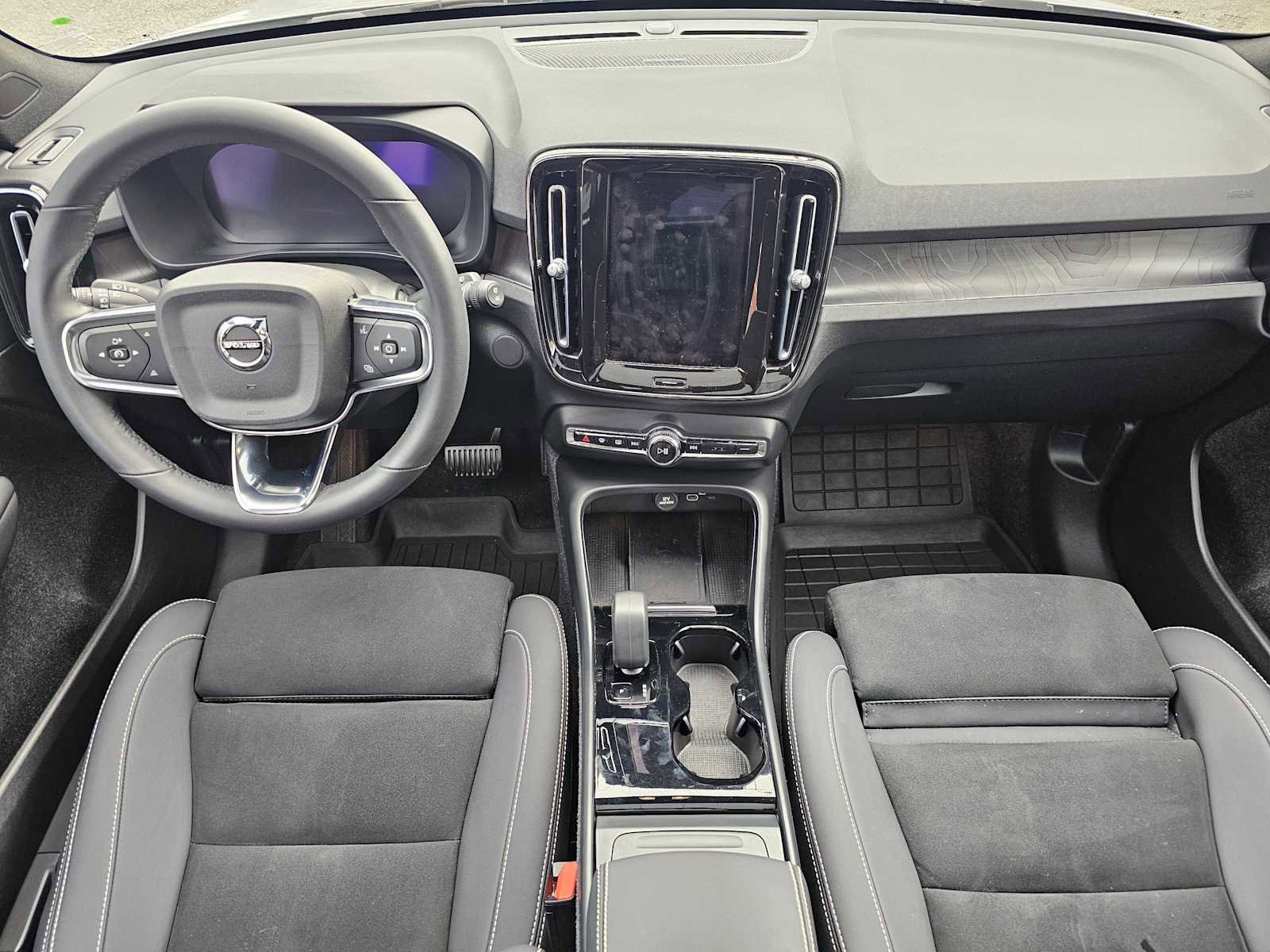 Certified 2023 Volvo XC40 Recharge Ultimate w/ Protection Package Premier image 19