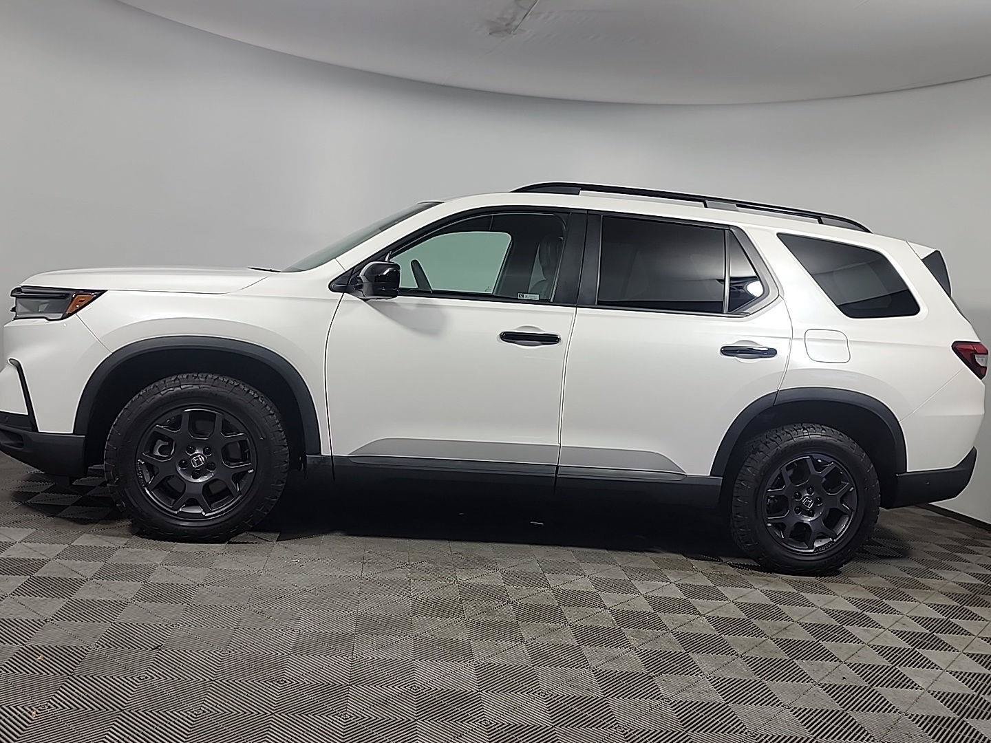 Certified 2025 Honda Pilot TrailSport image 11