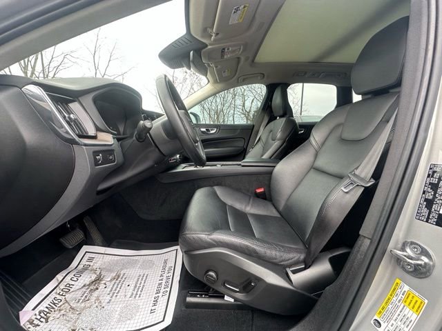 Used 2022 Volvo XC60 B5 Momentum w/ Climate Package image 23