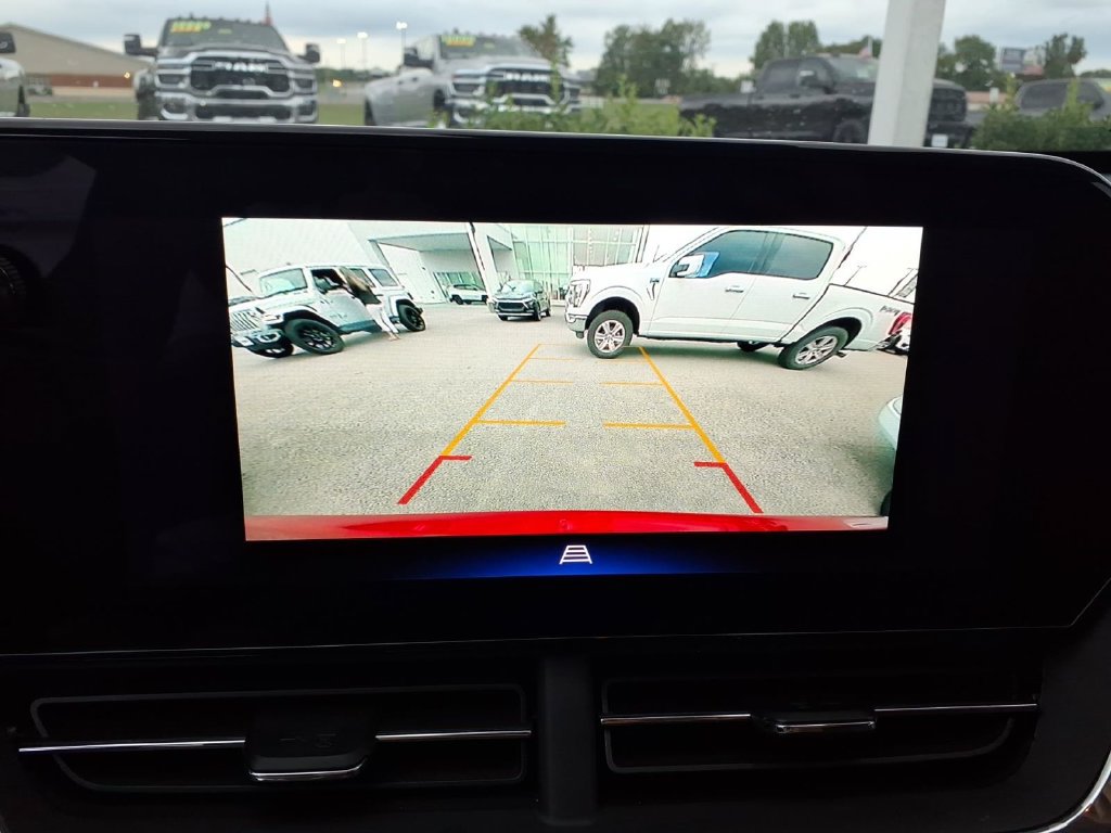 Used 2025 Chevrolet Trax LT w/ LT Convenience Package FWD image 14