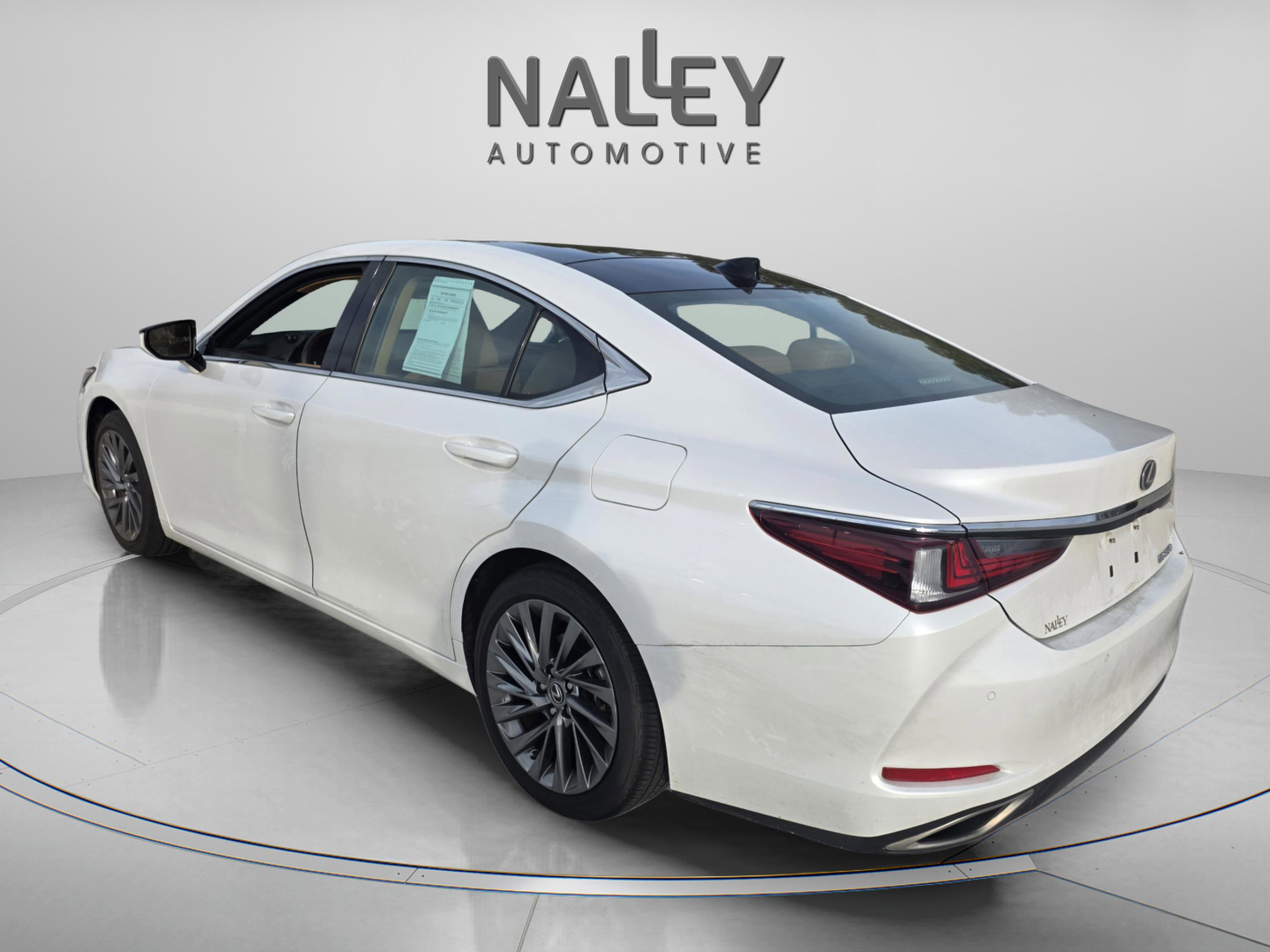 Used 2024 Lexus ES 350 w/ Luxury Package image 3