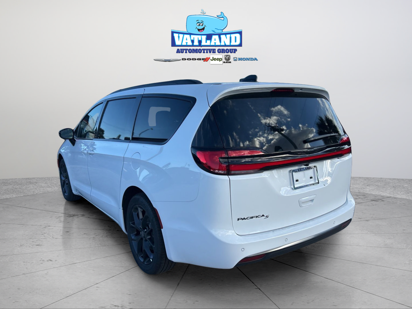 New 2026 Chrysler Pacifica Select w/ S Appearance Package FWD image 3