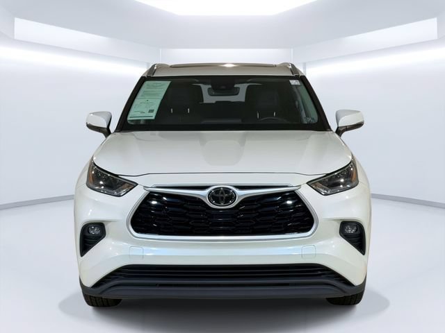 Used 2021 Toyota Highlander XLE AWD/4WD image 10