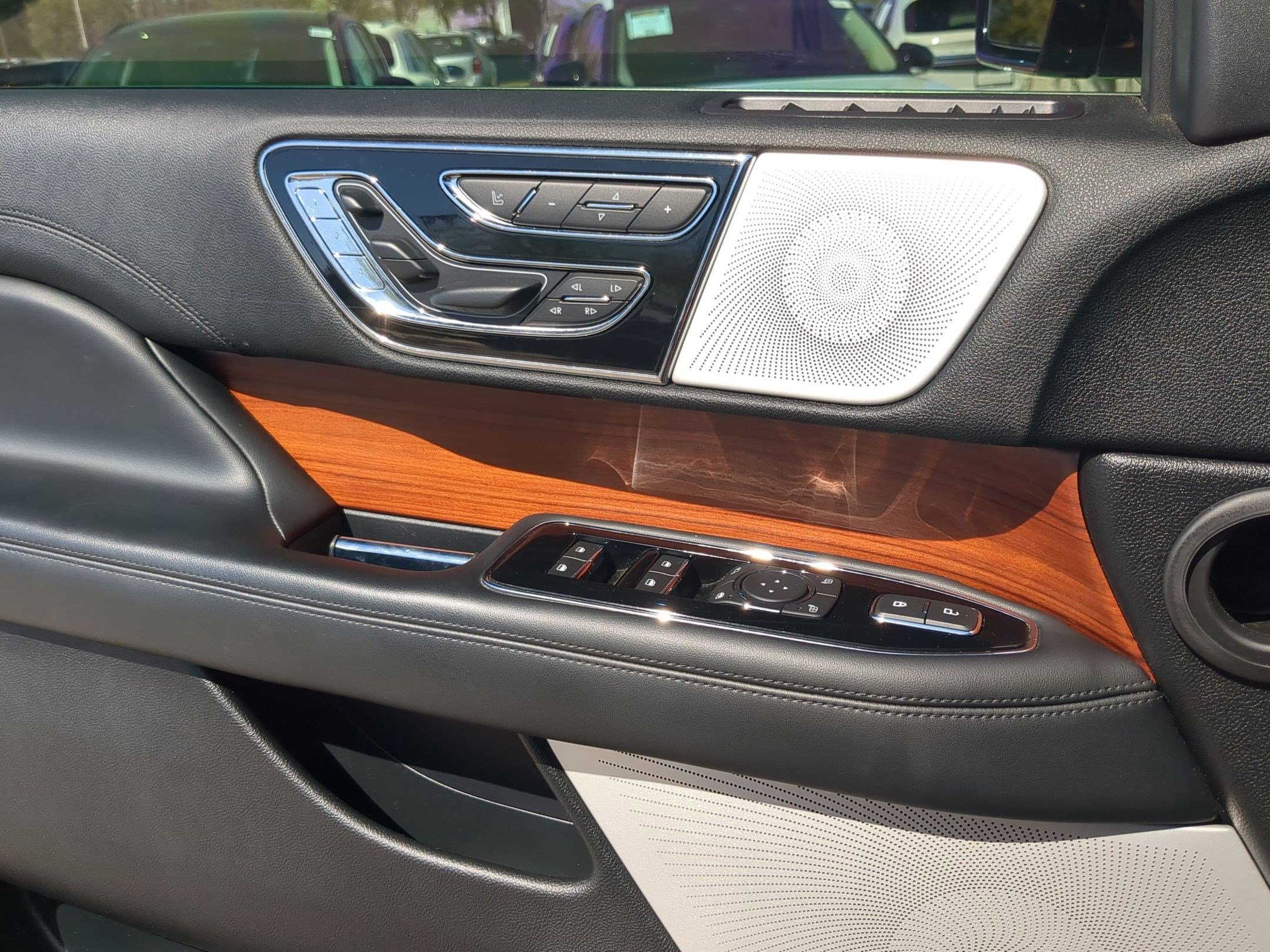 Used 2019 Lincoln Navigator L Reserve image 12