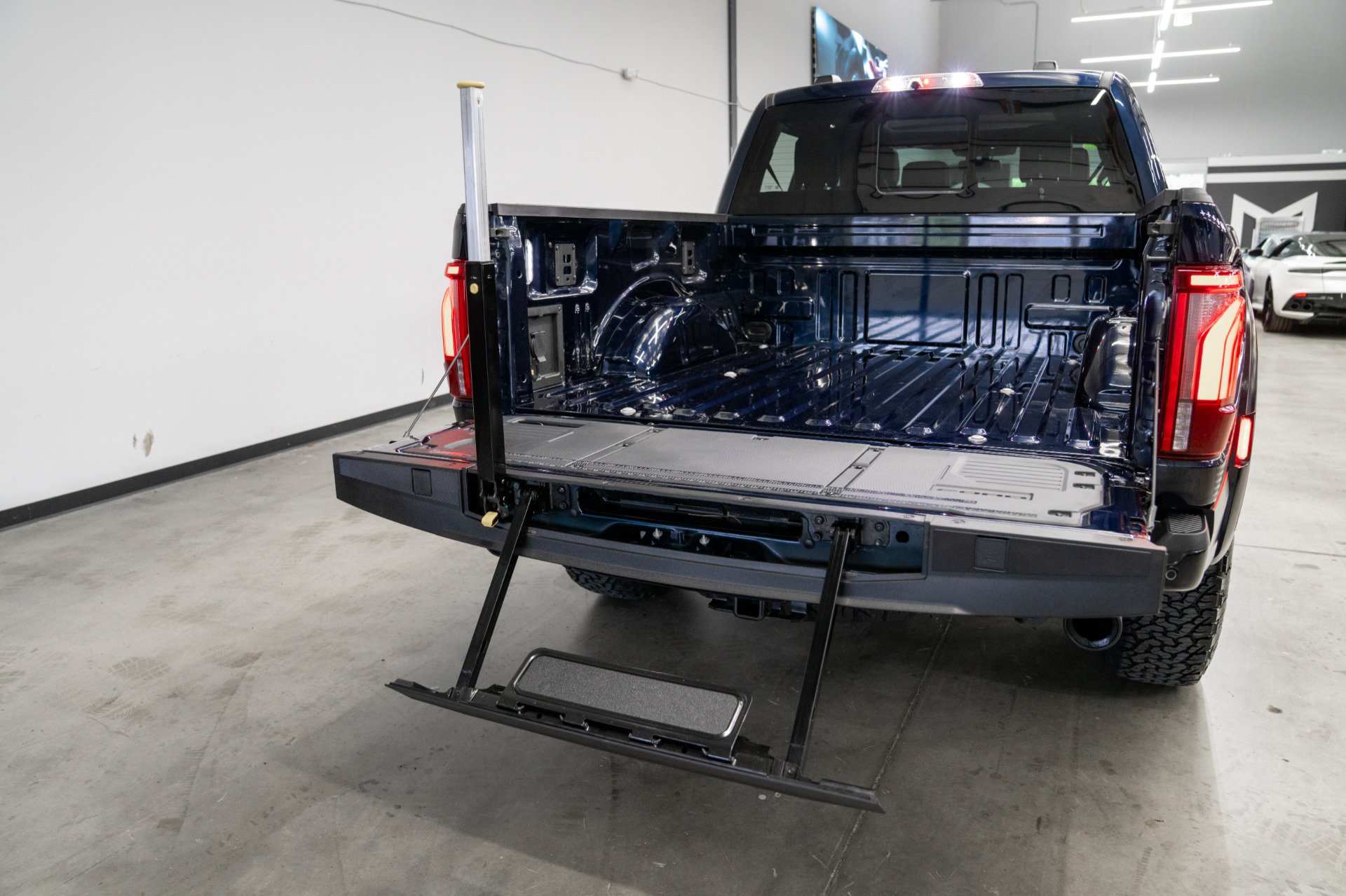 Used 2025 Ford F150 Raptor w/ Equipment Group 803A Raptor R AWD/4WD image 36