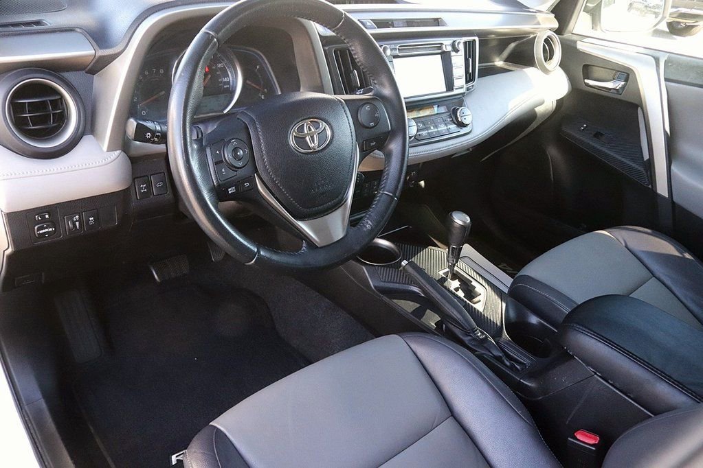Used 2015 Toyota RAV4 Limited image 13