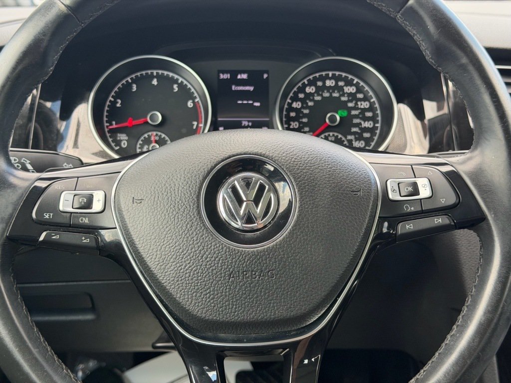 Used 2017 Volkswagen Golf SEL FWD image 11