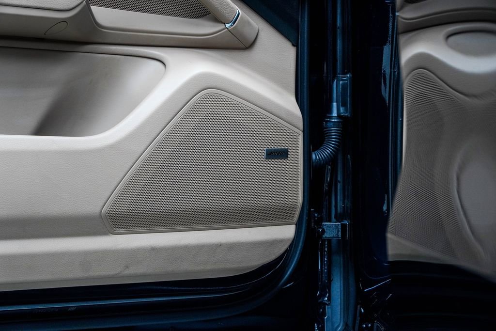 Used 2023 Porsche Cayenne Platinum Edition image 38