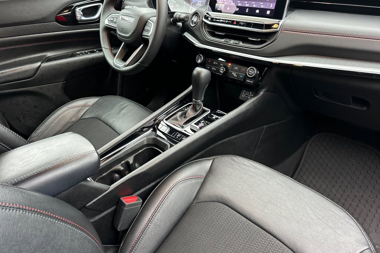 Used 2024 Jeep Compass Trailhawk AWD/4WD image 17