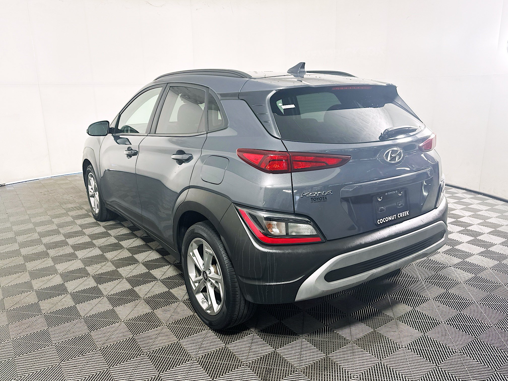 Used 2023 Hyundai Kona SEL FWD image 5