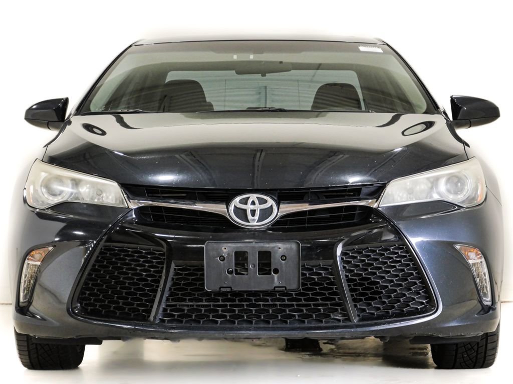 Used 2015 Toyota Camry XSE w/ Moonroof Package image 2