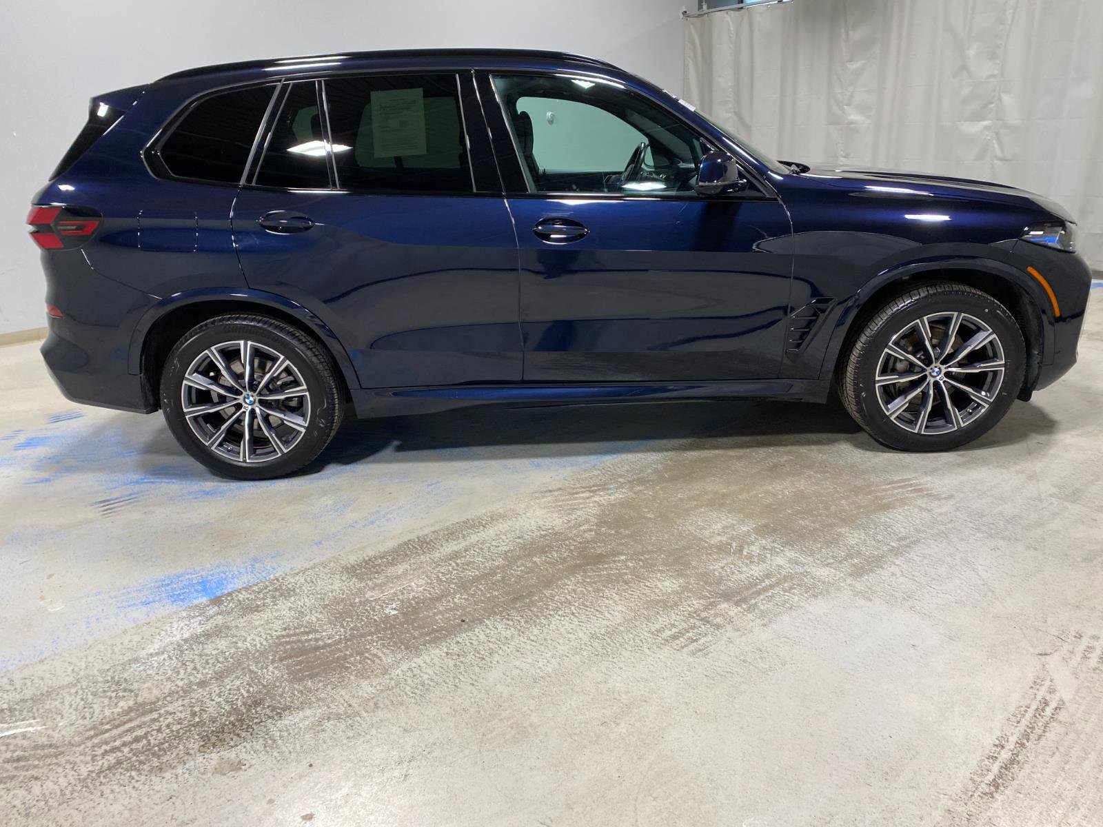 Certified 2024 BMW X5 xDrive40i w/ M Sport Package image 5
