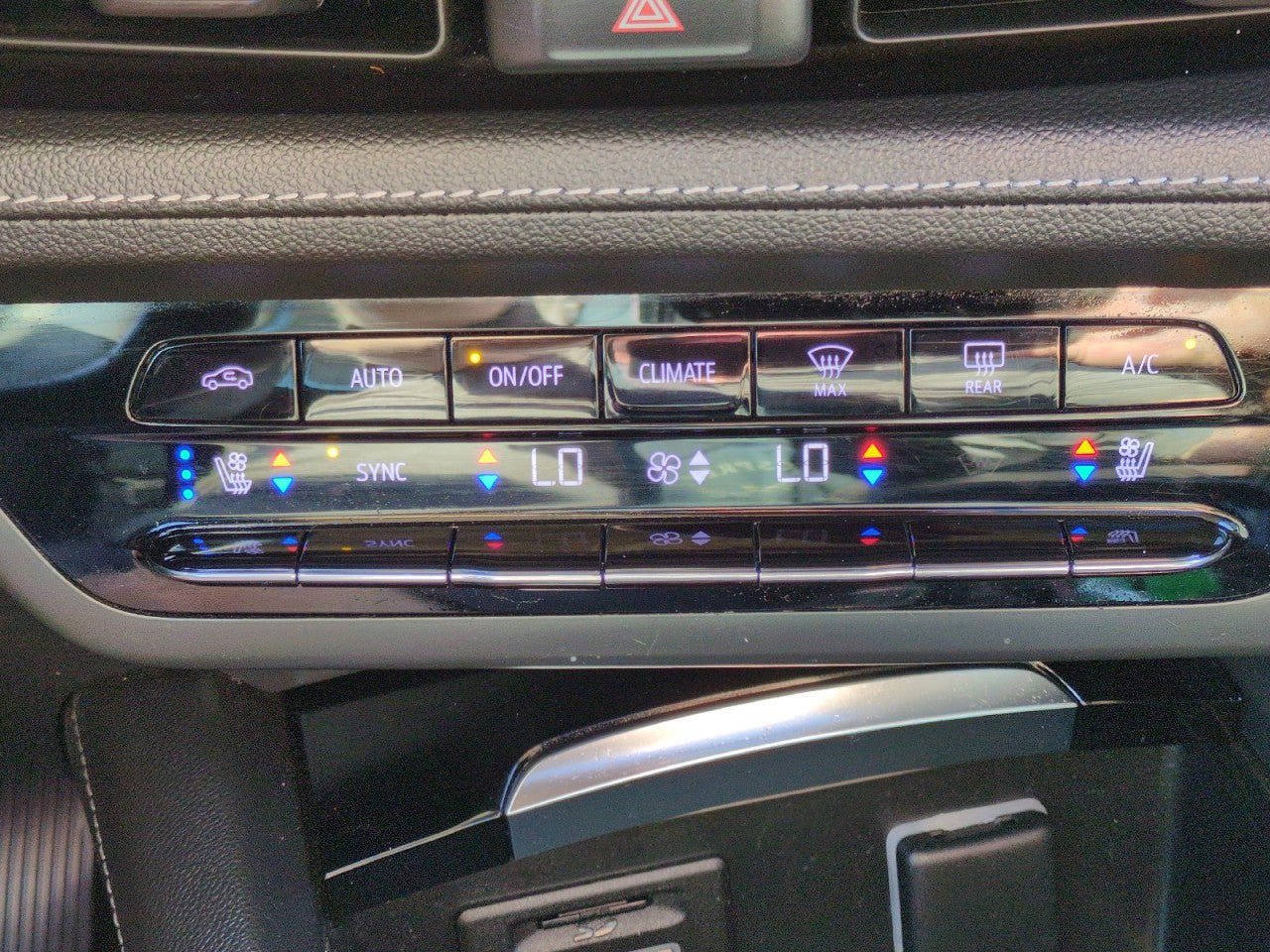 Used 2023 Buick Envision Avenir FWD image 21