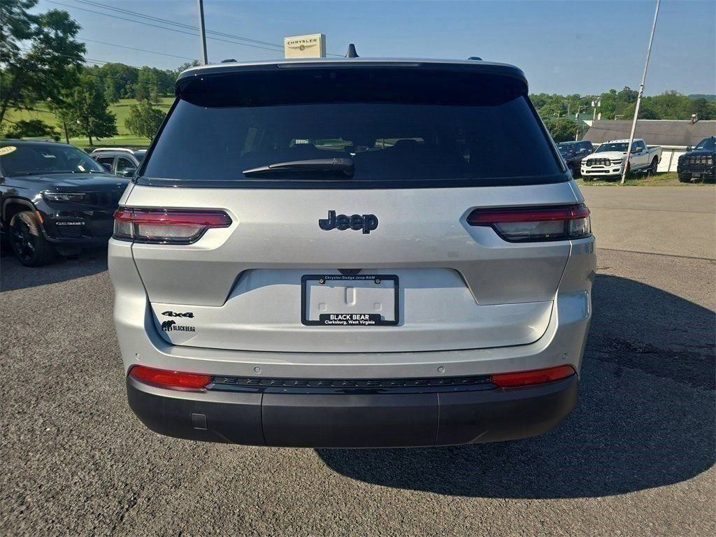 New 2025 Jeep Grand Cherokee L Altitude image 5