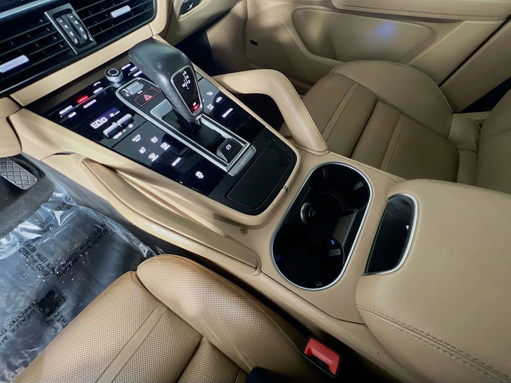 Used 2020 Porsche Cayenne AWD/4WD image 25