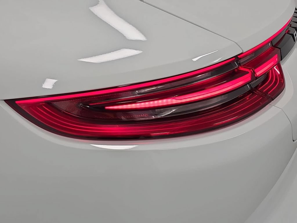 Used 2020 Porsche Panamera image 30