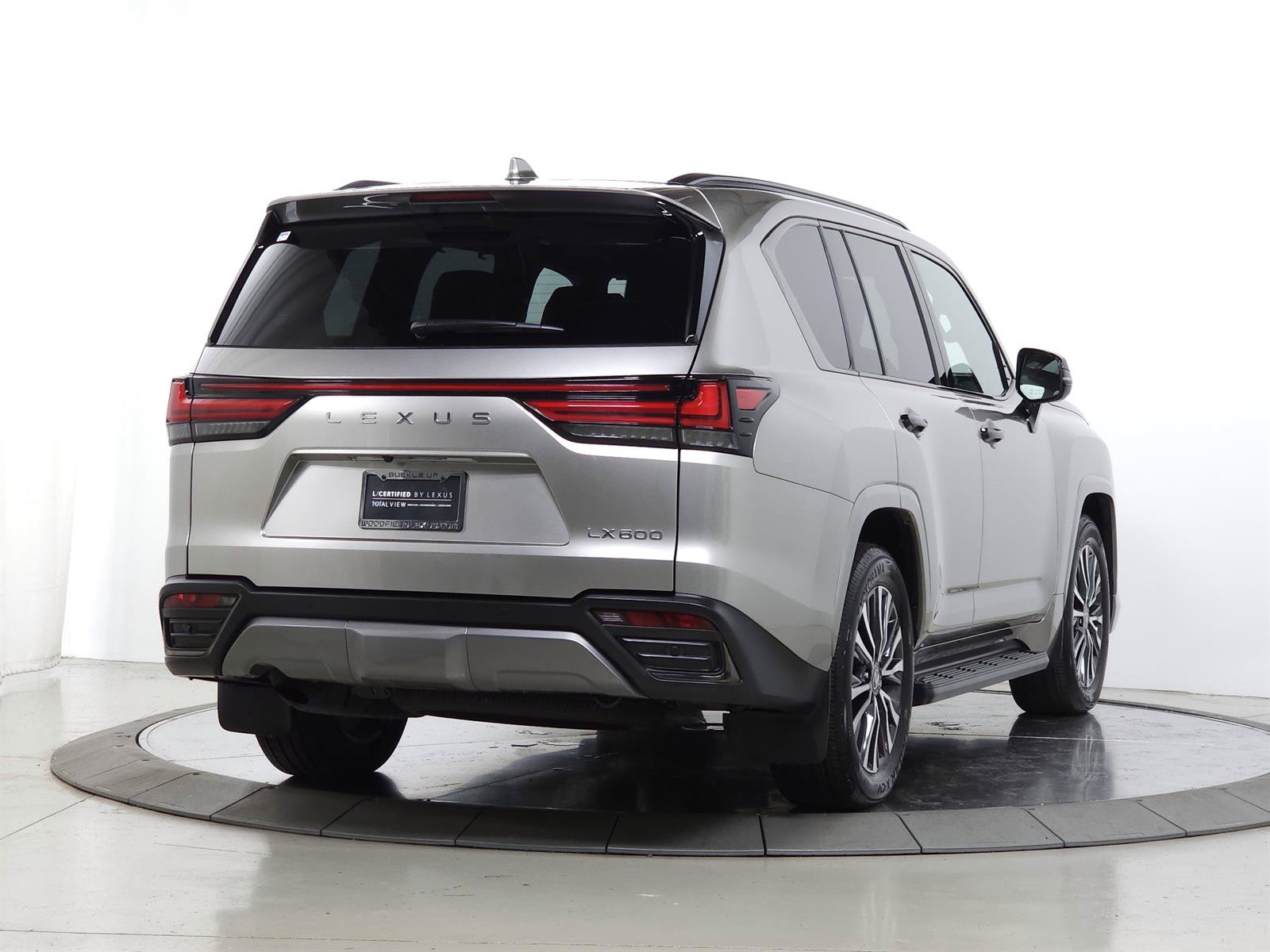Certified 2025 Lexus LX 600 4WD w/ Interior Upgrade Package image 9