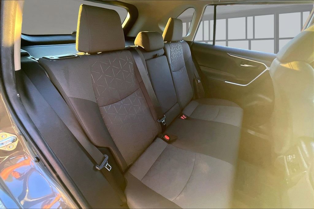 Used 2021 Toyota RAV4 XLE w/ Convenience Package image 25