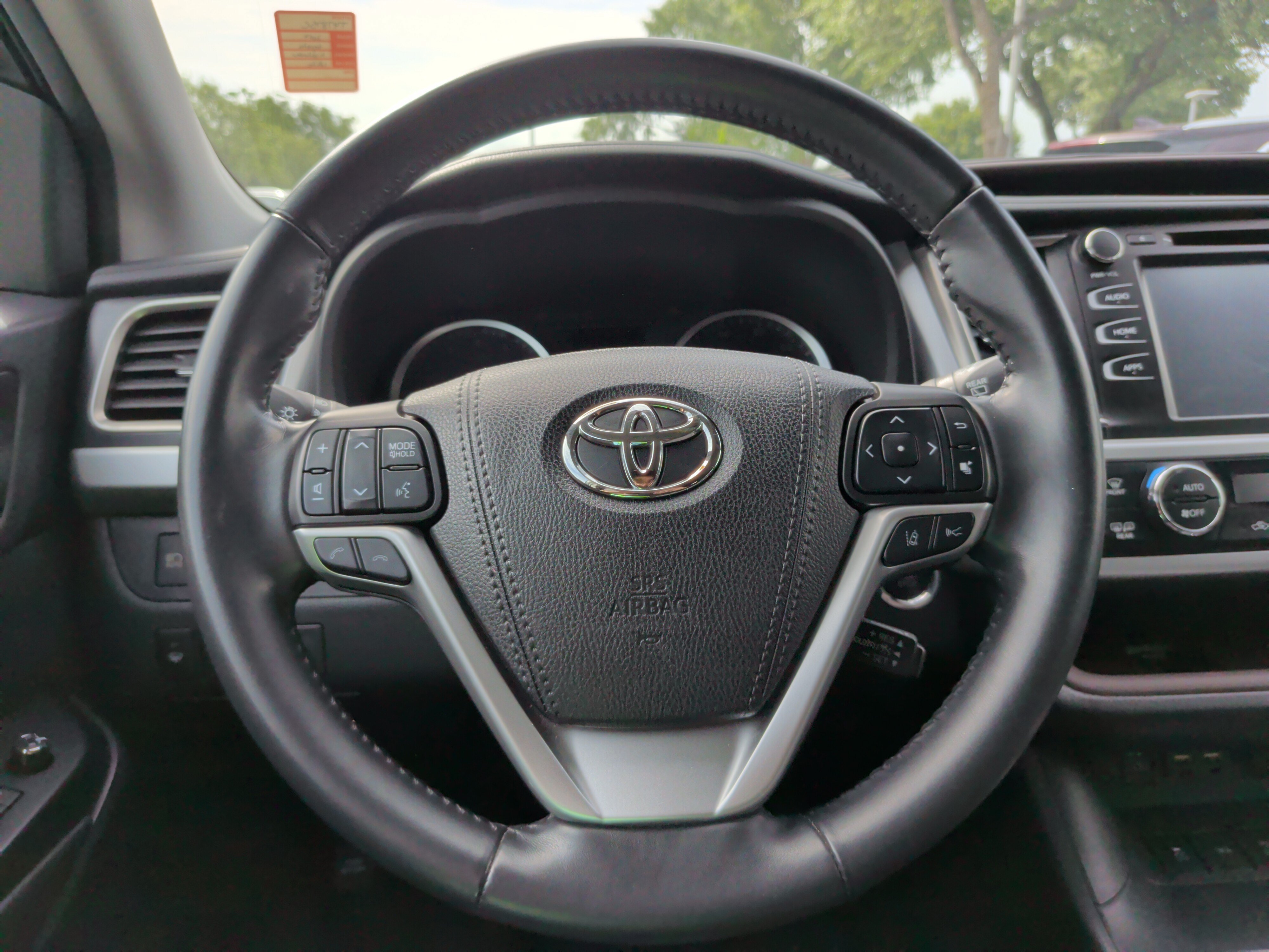 Used 2019 Toyota Highlander XLE AWD/4WD image 22