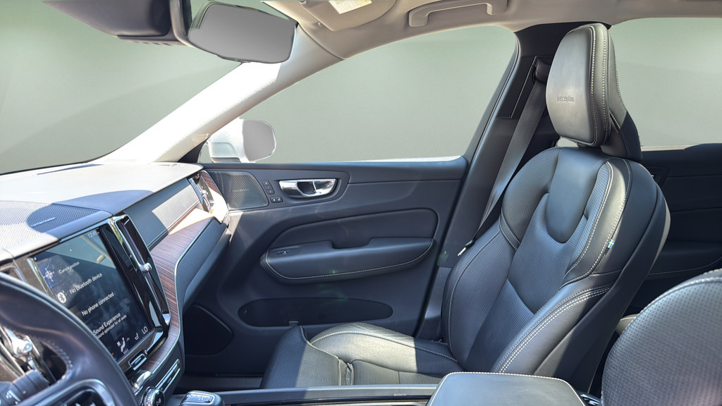Used 2019 Volvo XC60 T5 Inscription w/ Protection Package AWD/4WD image 13