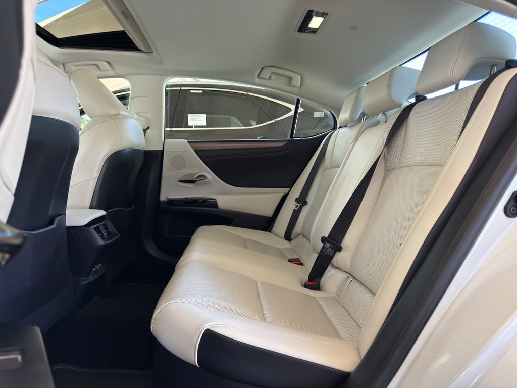 Certified 2023 Lexus ES 300h w/ Premium Package FWD image 17