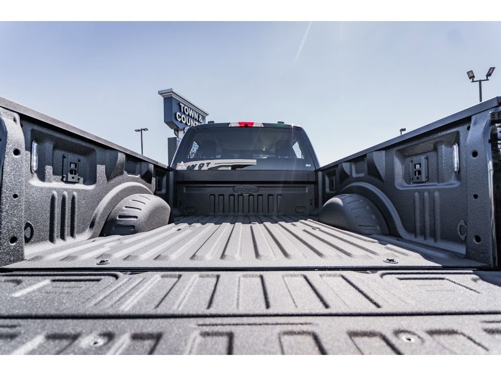 Used 2025 Ford F250 XLT w/ Black Appearance Package AWD/4WD image 29