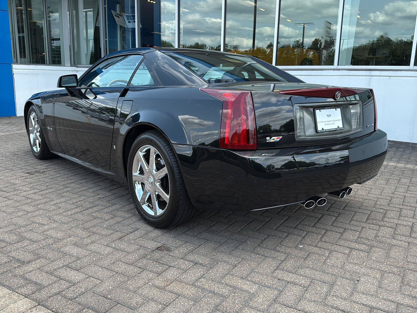 Used 2006 Cadillac XLR RWD image 3