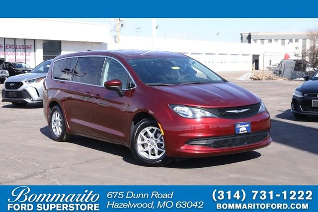 Used 2023 Chrysler Voyager LX image 1