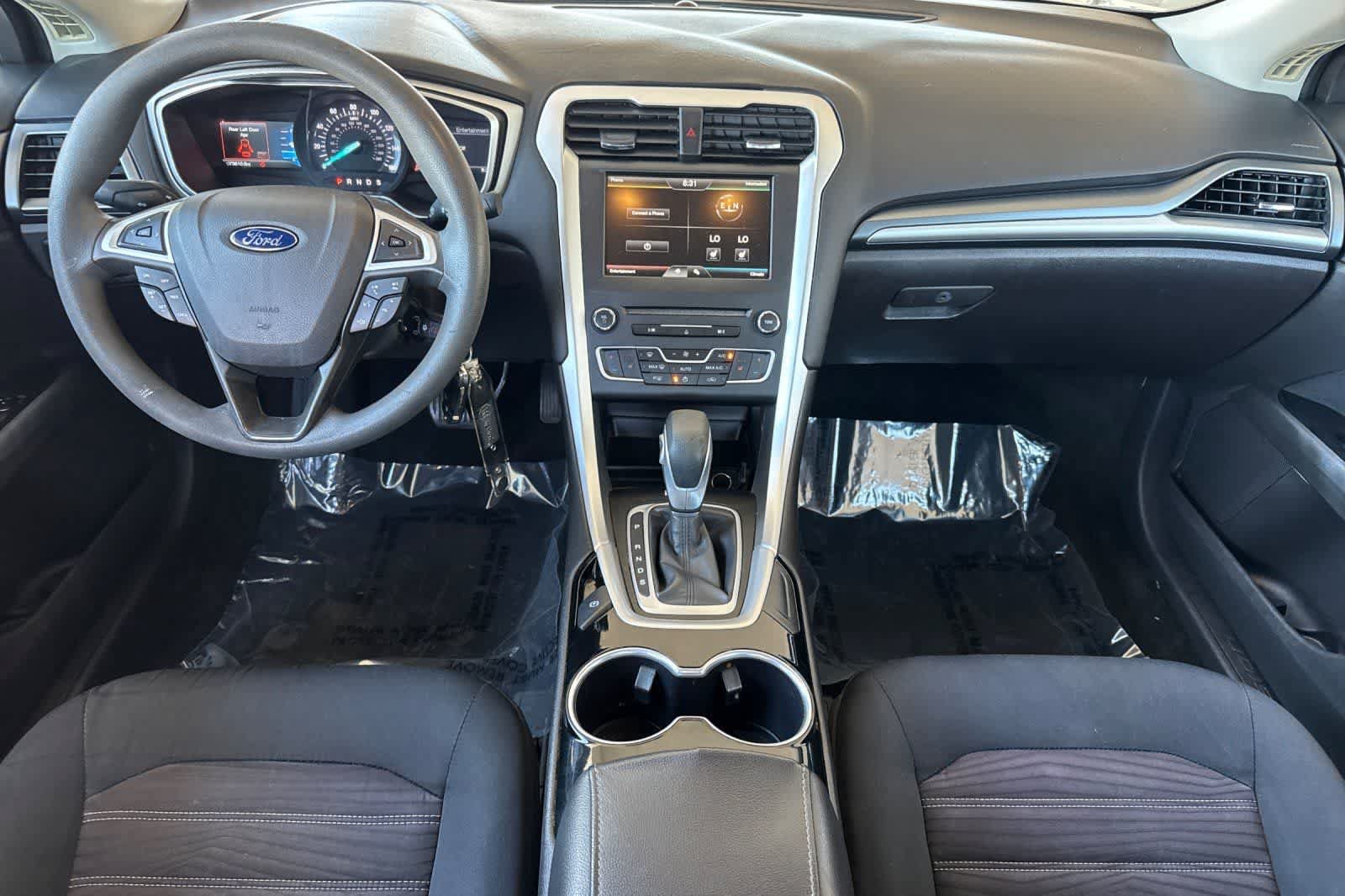 Used 2016 Ford Fusion SE FWD image 3