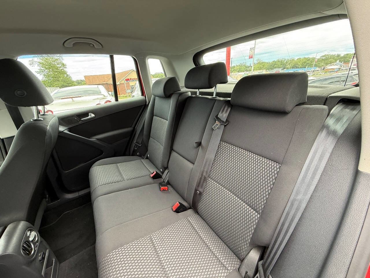 Used 2011 Volkswagen Tiguan S image 11