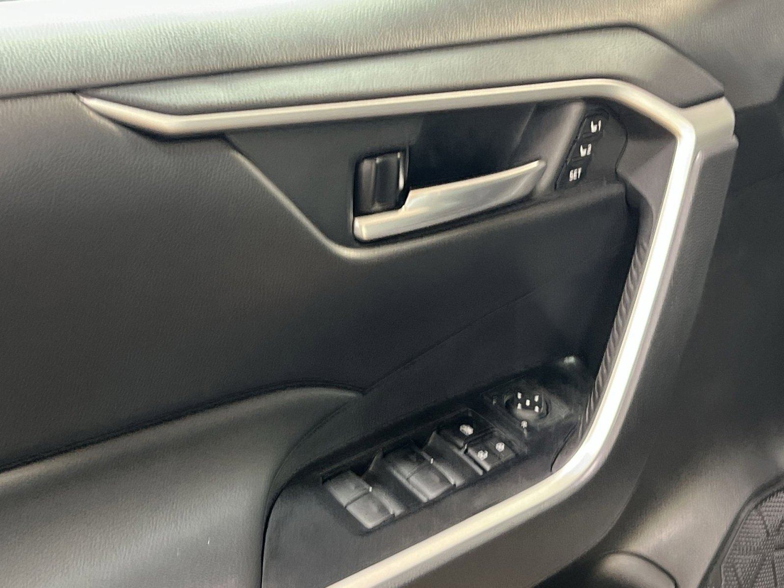 Used 2023 Toyota RAV4 XLE Premium image 15