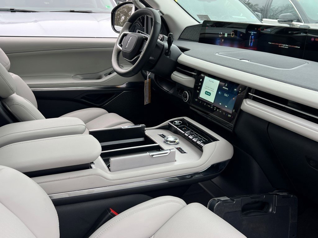 New 2026 Lincoln Navigator Reserve image 9