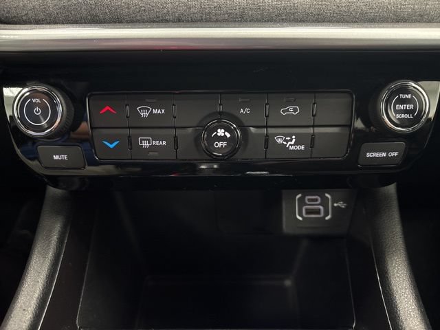 Used 2024 Jeep Compass Latitude AWD/4WD image 17