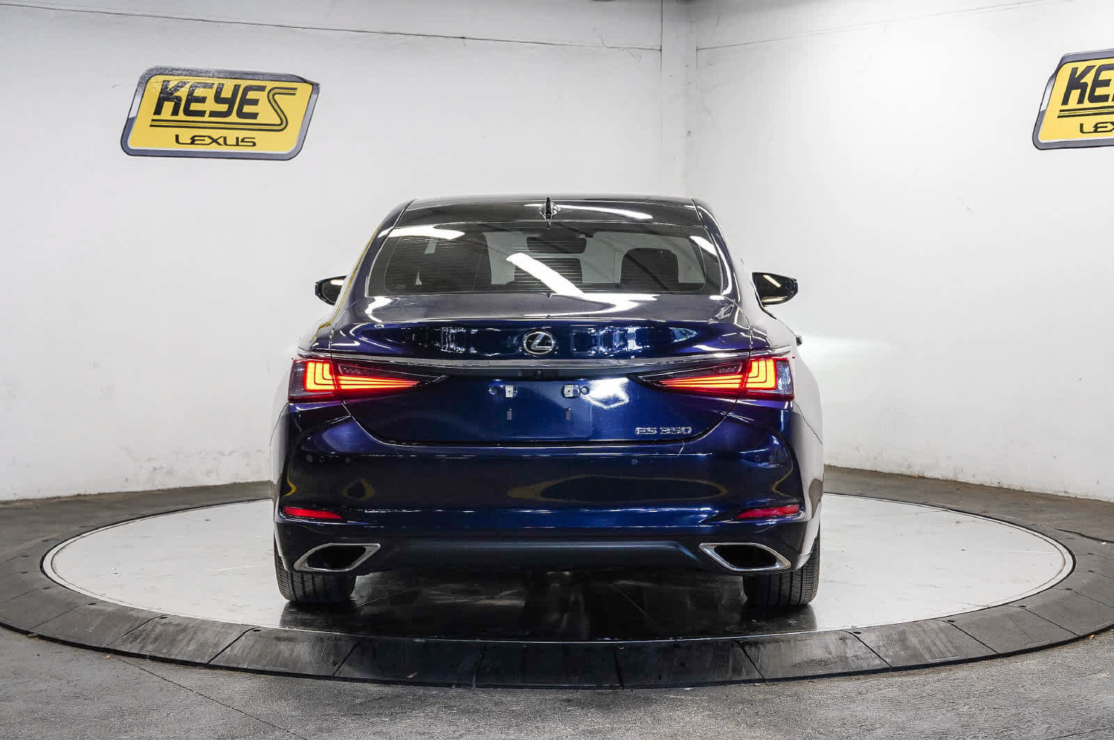 Used 2024 Lexus ES 350 w/ Premium Package FWD image 3