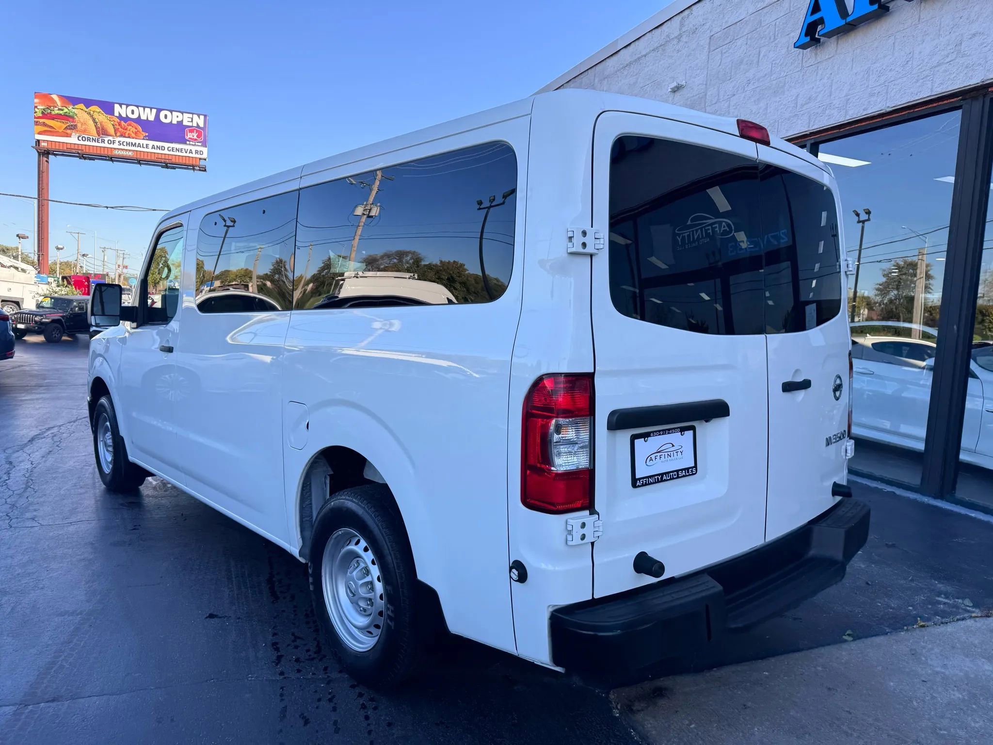 Used 2018 Nissan NV 3500 S image 3