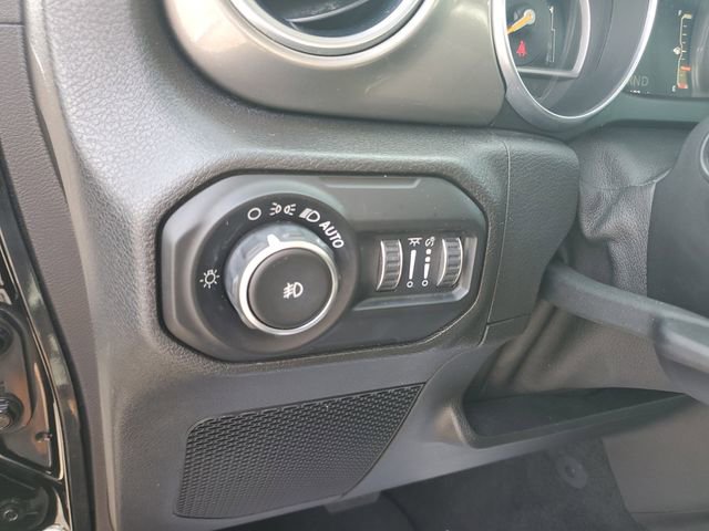 Used 2018 Jeep Wrangler Unlimited Sahara AWD/4WD image 19