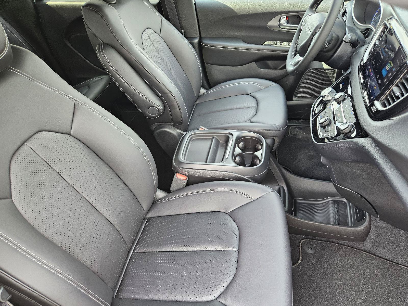 New 2027 Chrysler Pacifica LX FWD image 10
