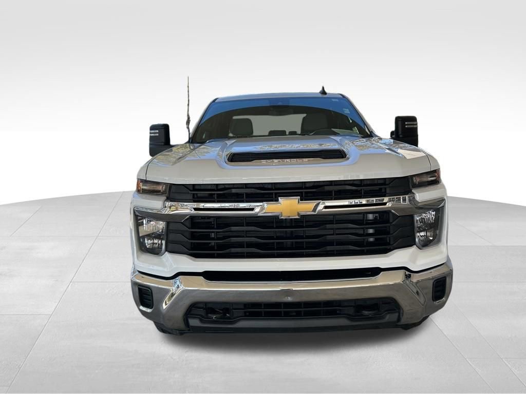 Used 2024 Chevrolet Silverado 2500 LT AWD/4WD image 11