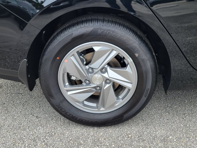 Certified 2026 Hyundai Elantra SE FWD image 6