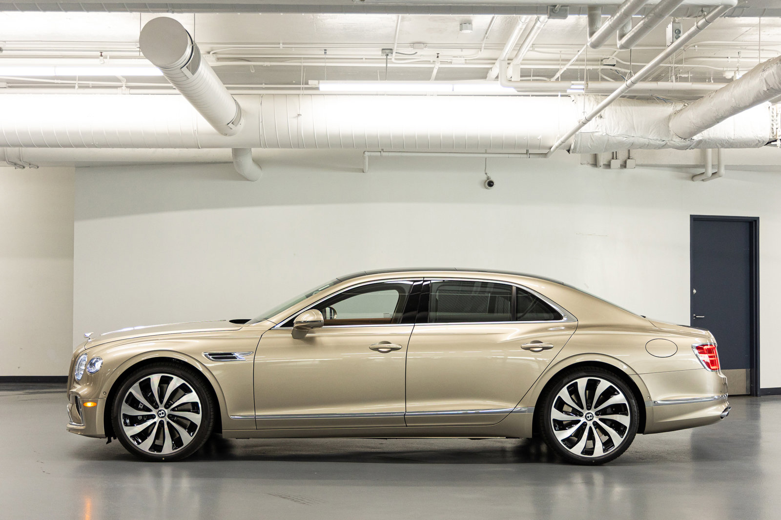 New 2026 Bentley Flying Spur Plug-In Hybrid AWD/4WD image 2