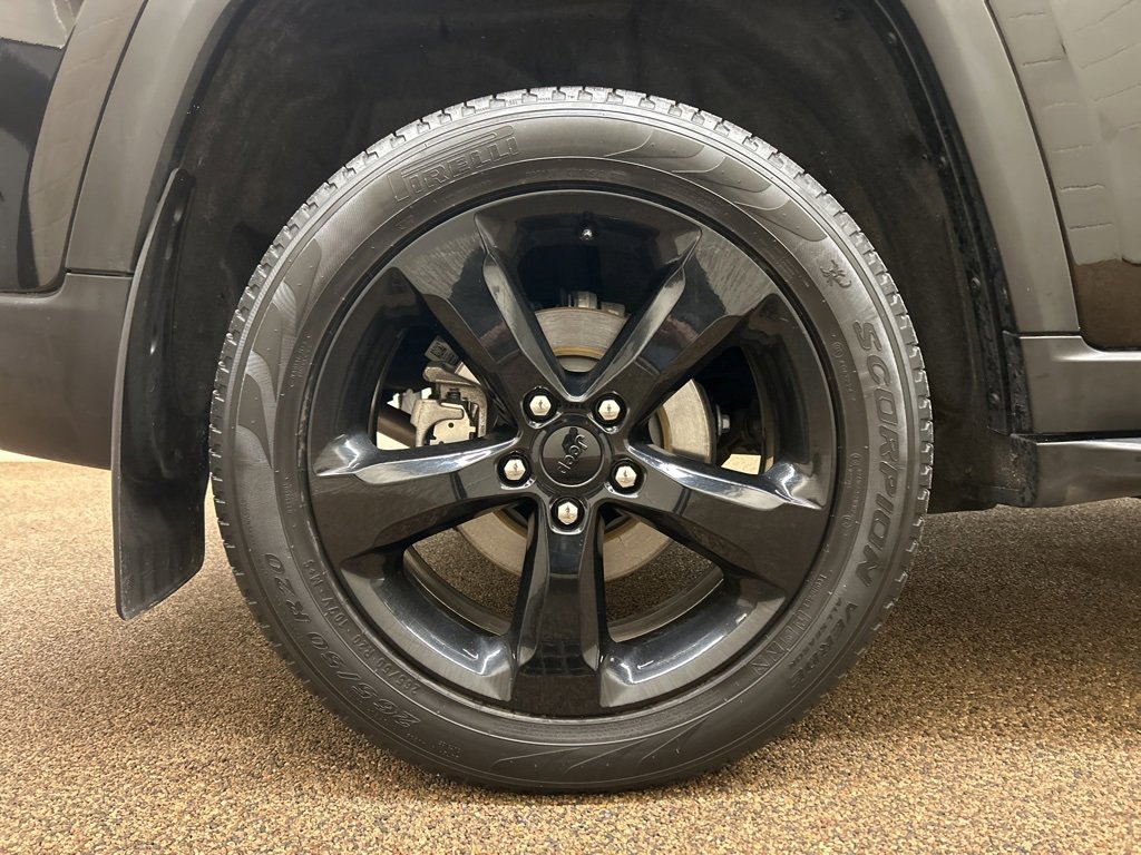 Used 2024 Jeep Grand Cherokee Limited w/ Black Appearance Package image 27