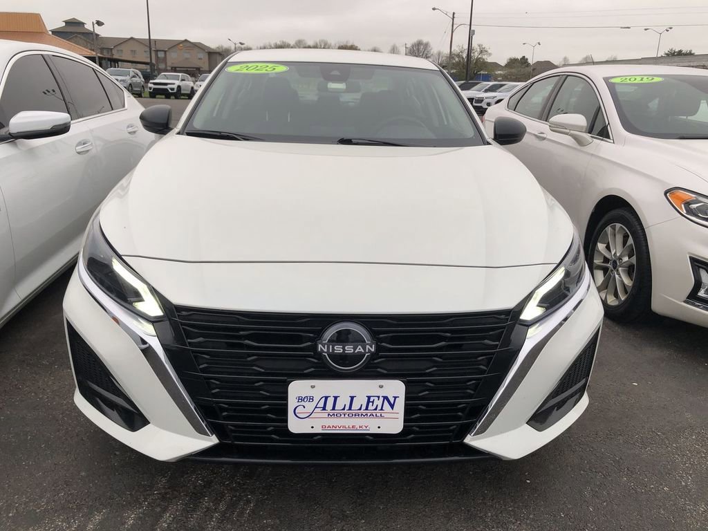 Used 2025 Nissan Altima 2.5 SV AWD/4WD image 8