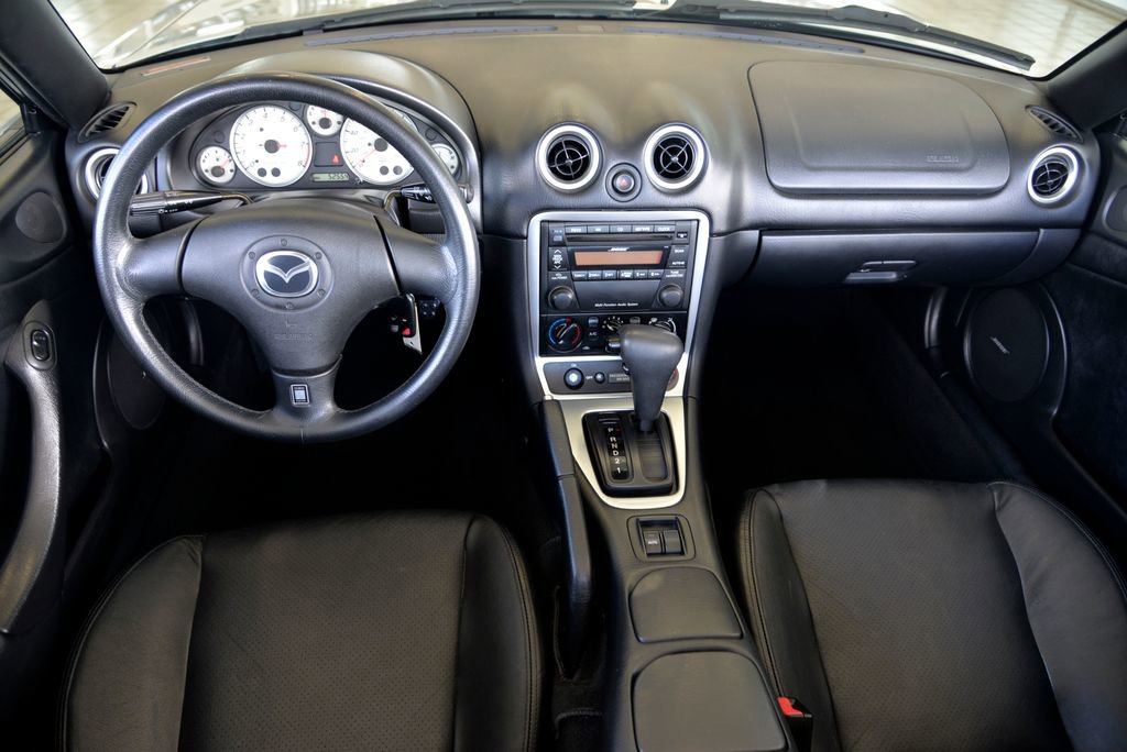Used 2003 MAZDA MX-5 Miata RWD image 17
