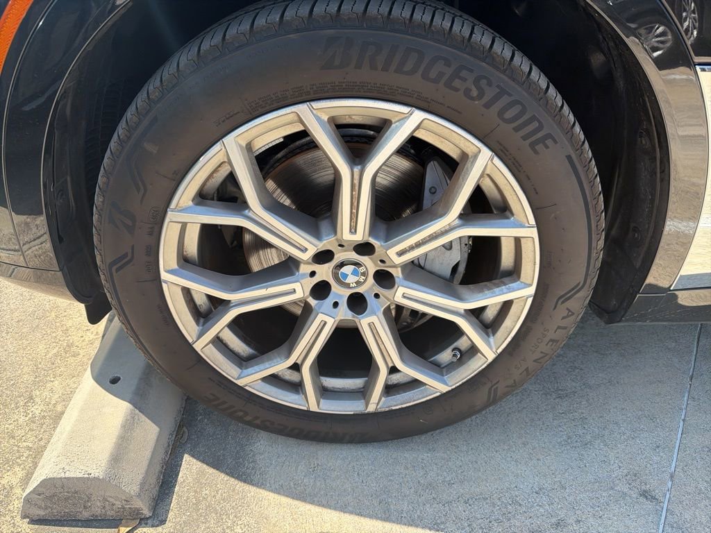 Used 2025 BMW X7 xDrive40i w/ Climate Comfort Package image 3