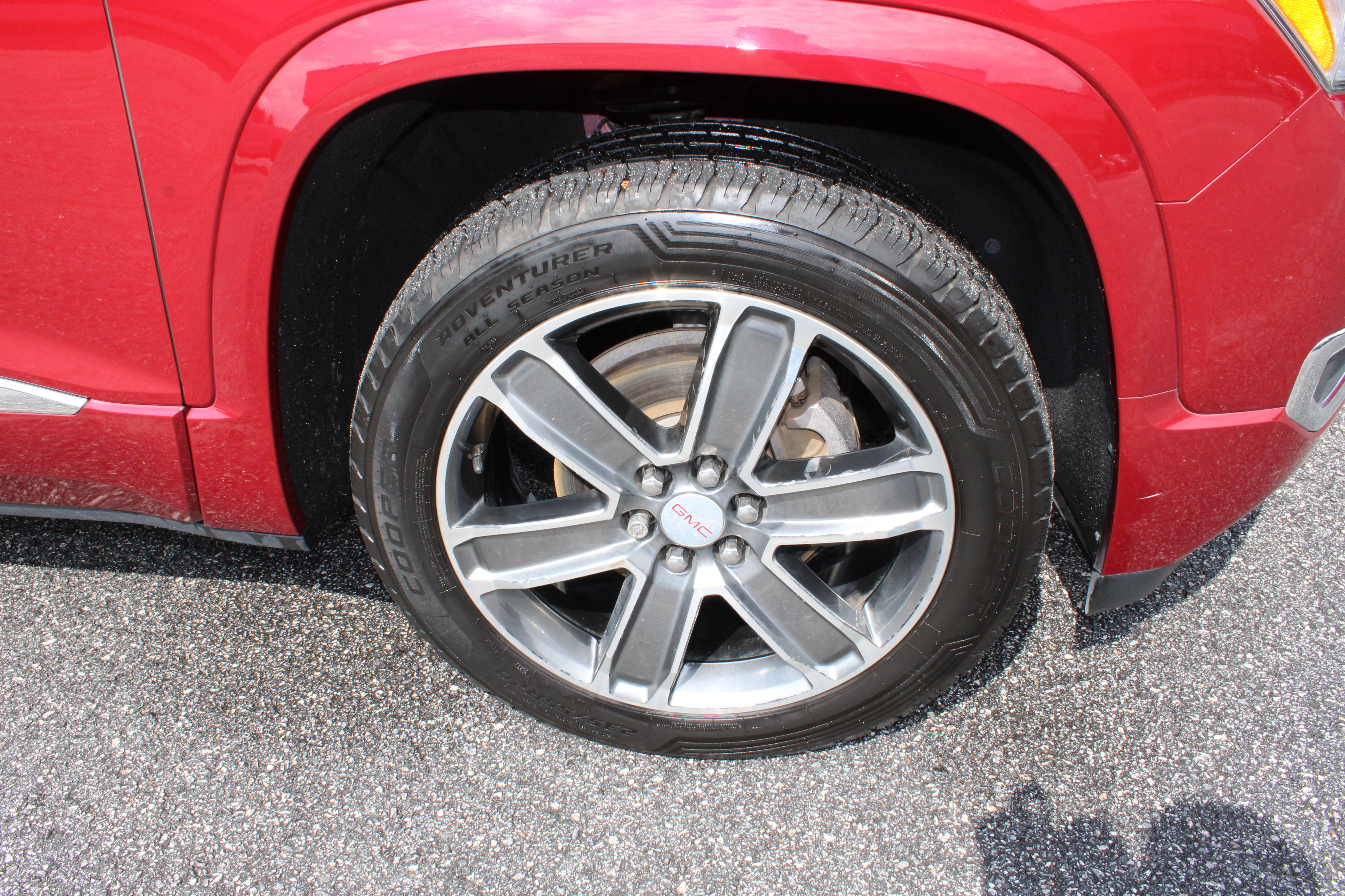 Used 2019 GMC Acadia Denali w/ Technology Package FWD image 9