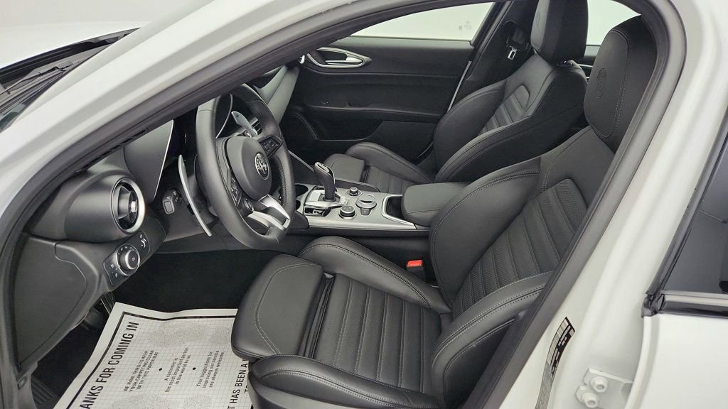 Used 2025 Alfa Romeo Giulia AWD w/ Veloce Package AWD image 21