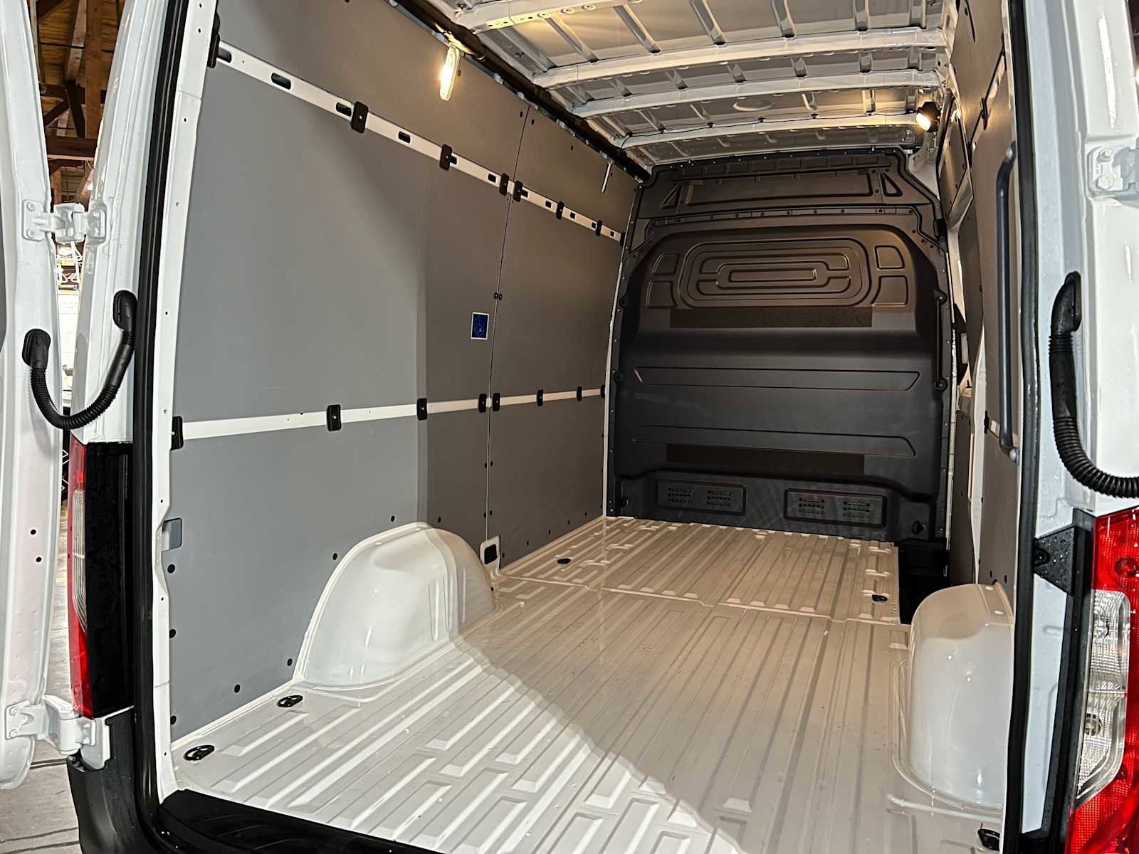 Used 2025 Mercedes-Benz Sprinter 2500 image 19