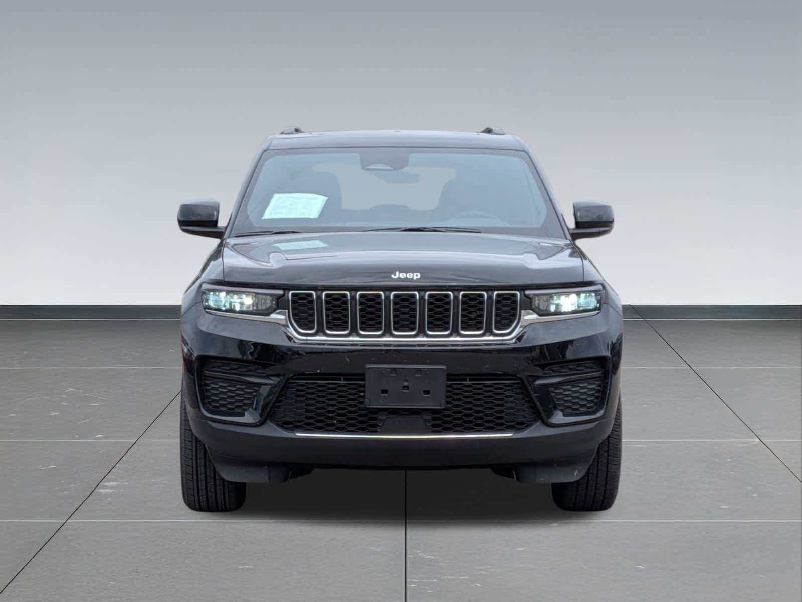 Used 2025 Jeep Grand Cherokee Laredo X w/ Luxury Tech Group I AWD/4WD image 8